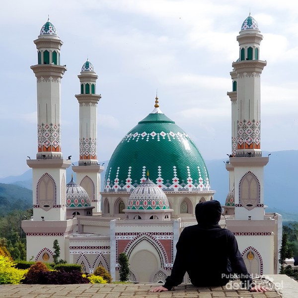 Masjid Al Mukhafidzin: A Spiritual Haven Blending with Cilacap's Daily Life